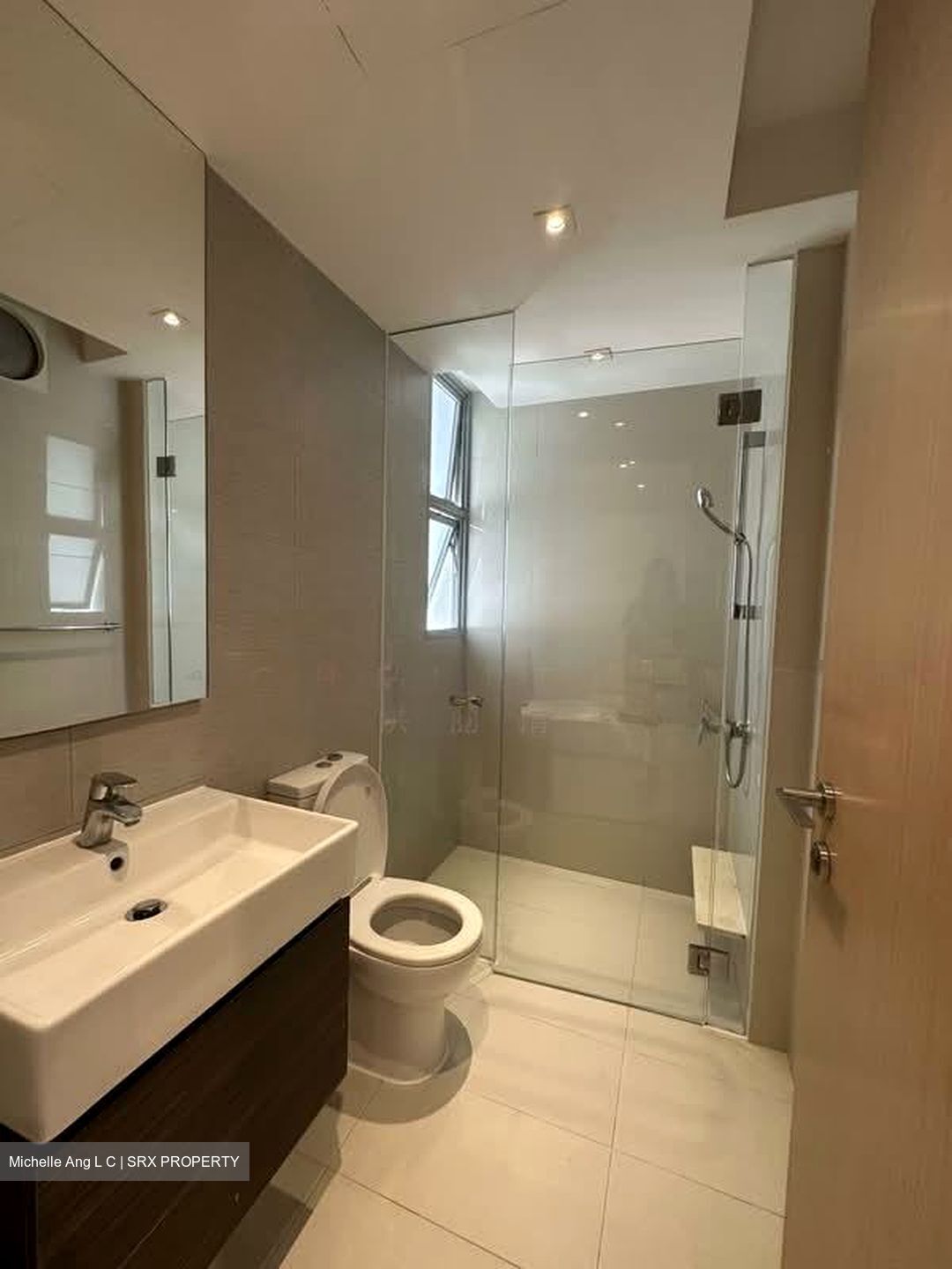 Prive (D19), Condominium #588237471